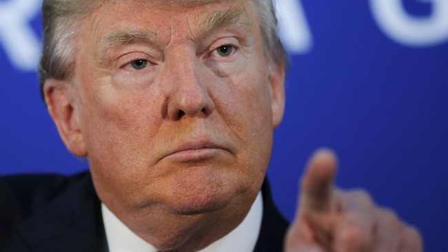 Fraksi Demokrat di Kongres mendesak supaya Ketua Dewan Perwakilan AS, Nancy Pelosi, mengajukan interpelasi untuk memakzulkan Presiden Donald Trump.