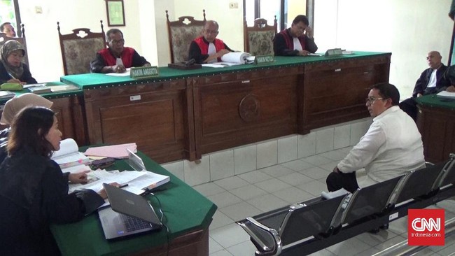 Wakil Ketua DPR Fadli Zon jadi saksi untuk terdakwa Ronny Maryanto yang jadi terdakwa pencemaran nama baik dirinya di PN Semarang, Jawa Tengah.