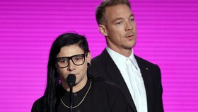 Diplo Isyaratkan Kolaborasi Karya dengan Shah Rukh Khan