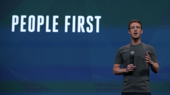 Foto yang diunggah sang penggagas Facebook memperlihatkan isi lemari, yang disebut satu penggemarnya bagai “fifty shades of grey.”