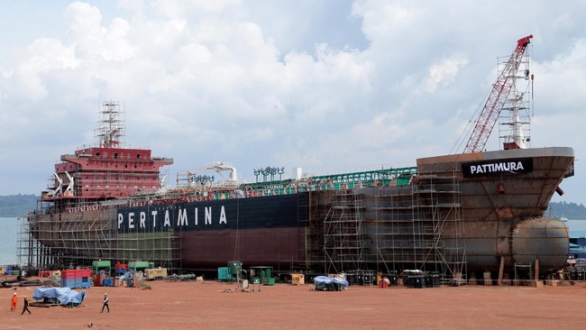 PT Pertamina (Persero) menantang perusahaan galangan kapal nasional untuk mampu membuat kapal berstandar internasional.