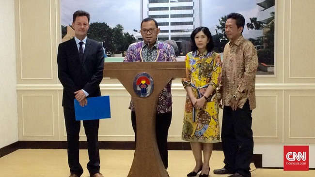 Menpora, Imam Nahrawi, bertemu dengan orang tua dan manajer Rio Haryanto untuk memberi dukungan kepada pebalap 22 tahun itu tampil di ajang F1.