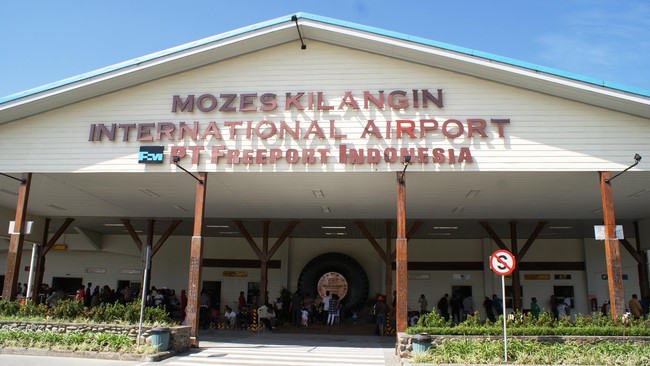 Selama ini PT AVCO, anak usaha PT Freeport Indonesia menjadi pemasok tunggal kebutuhan avtur bandara tersebut.