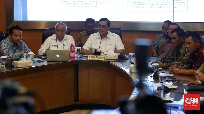 Junimart Girsang memastikan bahwa Mahkamah Kehormatan Dewan telah menyatakan tidak hadir dalam konferensi pers Luhut Panjaitan pada Jumat sore itu.