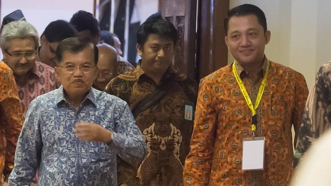 Wakil Presiden Jusuf Kalla menegaskan belum membicarakan perihal pergantian di jajaran pembantu presiden dengan pihak terkait.