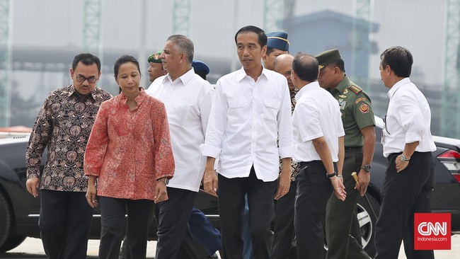 Dua tahun berjalan, Pemerintahan Jokowi tidak banyak membuat kemajuan di sektor ESDM karena para mantan menteri terlalu sibuk adu sikut sendiri.