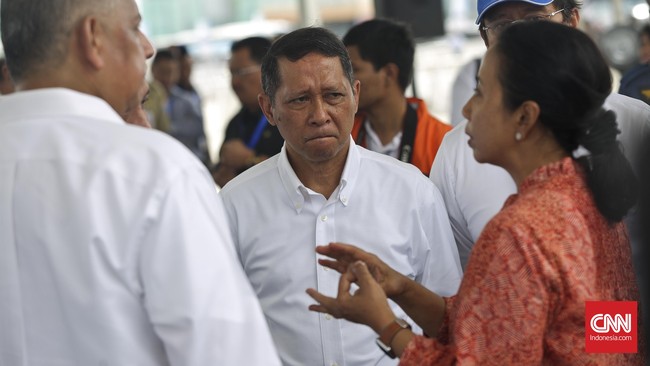 Masinton menuding ada permainan di PT Pelindo II pimpinan RJ Lino terkait perpanjangan kontrak kepada Hutchison Port Holdings (HPH) asal Hong Kong.