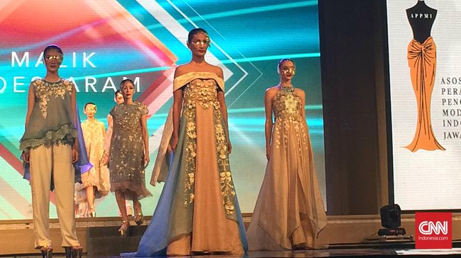 Di tengah prahara APPMI, lima anggota baru baru APPMI Jawa Barat dilantik kemarin dalam acara tahunan Fashion Tendence di Bandung, Jawa Barat.