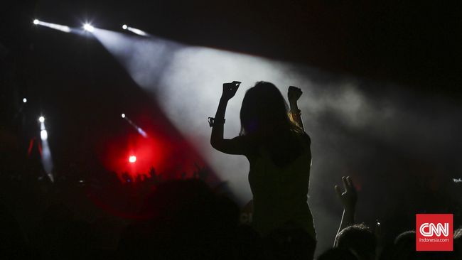 Pandemi Covid-19 membawa krisis pada siapapun, termasuk seniman seperti Ivanka dari Slank. Kini, ia mengaku berhasil mengelola krisis ini menjadi inspirasi.