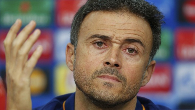 Pelatih Barcelona Luis Enrique baru akan memikirkan perpanjangan kontraknya di klub tersebut jelang masa kontraknya berakhir, pada akhir musim ini.