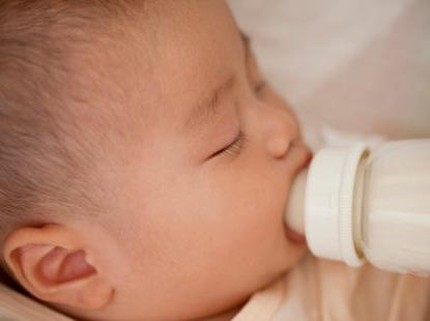 Menyapih Anak Pakai Dot Bukan Solusi Tepat, Lalu Apa Gantinya?
