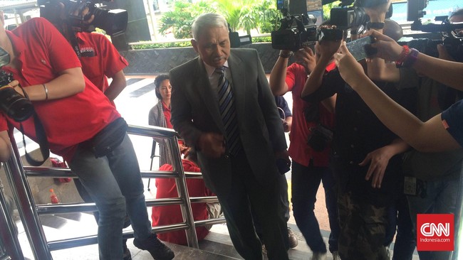 Tiga calon sekretaris jenderal (sekjen) Komisi Pemberantasan Korupsi (KPK) akan menjalani tes wawancara pada hari ini. Besok seleksinya harus sudah selesai.