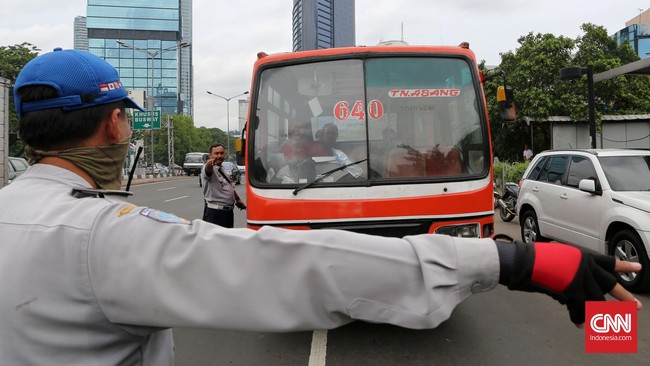 Gubernur DKI Jakarta Basuki Tjahaja Purnama mengatakan bus-bus Metromini yang sekarang beredar di Jakarta tidak berganti sejak dahulu kala.