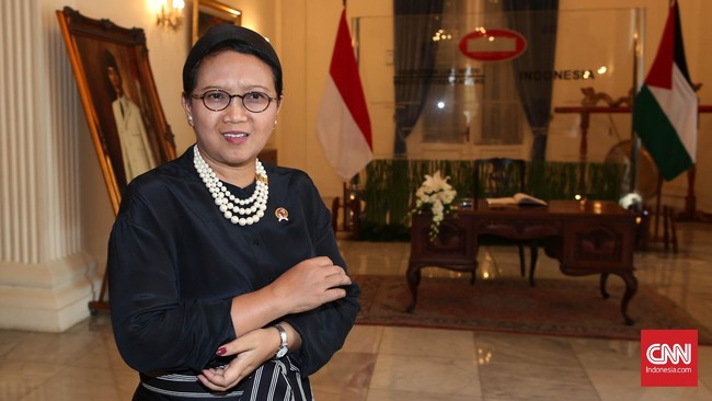 Setelah Ibu Negara Iriana Jokowi dan Kapolri Jenderal Tito Karnavian, kini Menteri Luar Negeri Retno Marsudi juga mengungkapkan hadiah pedang yang diterimanya.