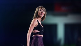 Kemesraan Natal Taylor Swift dan Calvin Harris