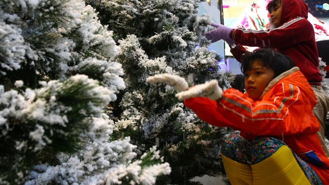 Natal pada bulan Desember dirayakan pada musim yang berbeda-beda menurut negara-negaranya. Natal itu tak identik dengan salju.