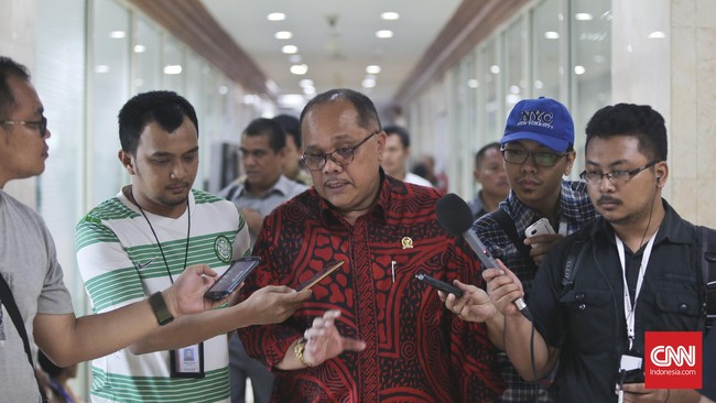 MKD akan menunda pembahasan dan penyelidikan perkara ini apabila menemukan bukti adanya muatan politis dari aduan tersebut.