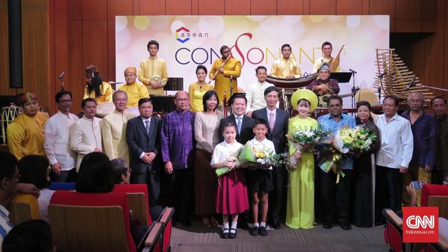 "Menyatukan ASEAN dalam hal budaya nyatanya tidak mudah. Tapi jika sudah bersatu, semuanya terdengar sangat indah," kata komposer Yazid Zakaria.