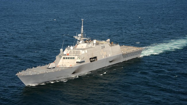 Kapal perang China mengusir kapal perang AS yang sedang berlayar di sekitar Laut China Selatan.