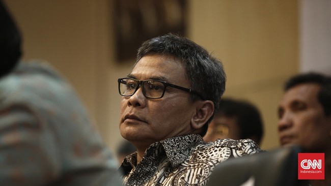 Sebanyak 40 tokoh, mulai dari Johan Budi hingga Yanuar Nugroho, lolos tes tertulis seleksi calon ketua Komisi Pemberantasan Korupsi (capim KPK).