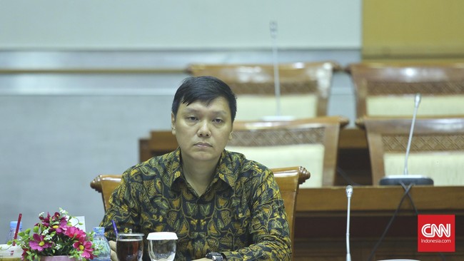 Pimpinan KPK tidak boleh asal bicara langsung dengan media massa. Karena itu perlu dibatasi pembicaraan pimpinan KPK di media.