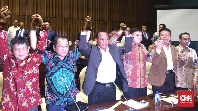 Dinamika kepentingan elite sarat terlihat. Pemberian sanksi pelanggaran sedang digaungkan di sejumlah fraksi.