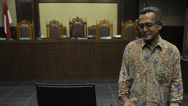 Tripeni Irianto Putro, hakim PTUN penerima suap dari OC Kaligis mengaku menerima putusan itu dan tidak mengajukan banding.