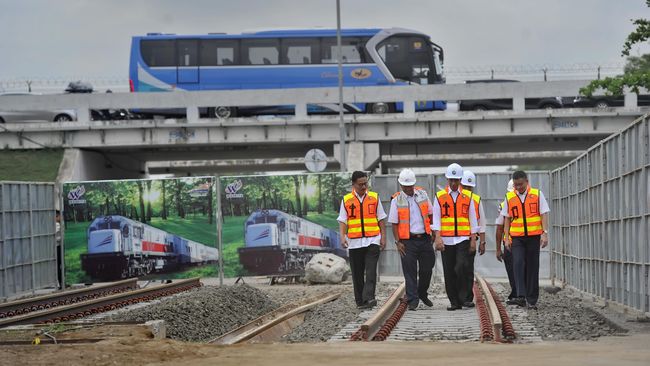 Presiden Joko Widodo (Jokowi) akan membangun empat jalur kereta api di ibu kota baru (IKN Nusantara).