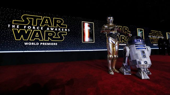 Terdapat tujuh hingga delapan adegan dalam film Star Wars: The Force Awakens yang belum pernah ditonton oleh masyarakat.