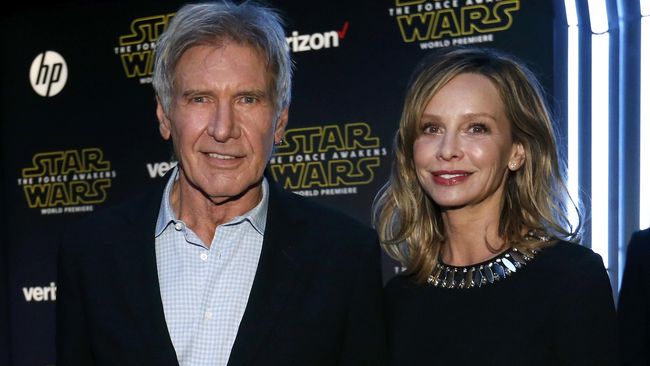 Syuting The Force Awakens pun harus ditunda selama delapan minggu karena pemeran Han Solo itu harus memulihkan kondisi tulang kakinya yang retak.