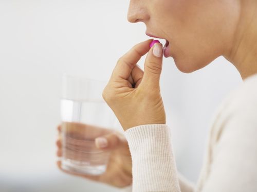 Mana Lebih Baik, Minum Obat dengan Air Dingin atau Suam-suam Kuku? Mana Lebih Baik, Minum Obat dengan Air Dingin atau Suam-suam Kuku?