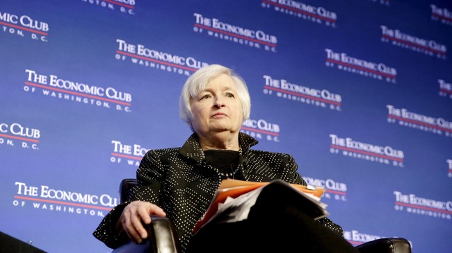 Donald Trump sempat 'menyerang' Ketua Bank Sentral AS itu dengan tudingan The Fed telah dipolitisasi untuk lebih mendukung kebijakan Barrack Obama.