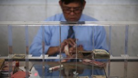 Dolar Masih Perkasa, Rupiah Terkapar di Posisi Rp15.218