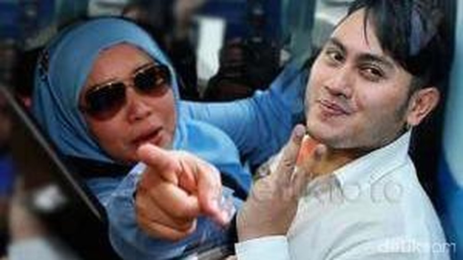 Perceraian dan dugaan kasus KDRT Ismed Sofyan terhadap sang istri, Cut Rita belakangan bikin geger lagi.