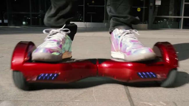 Seorang dokter gigi di Alaska, AS, dihukum bui 12 tahun karena melakukan pencabutan gigi pasien sambil berdiri di atas hoverboard, dan dakwaan berlapis lainnya.