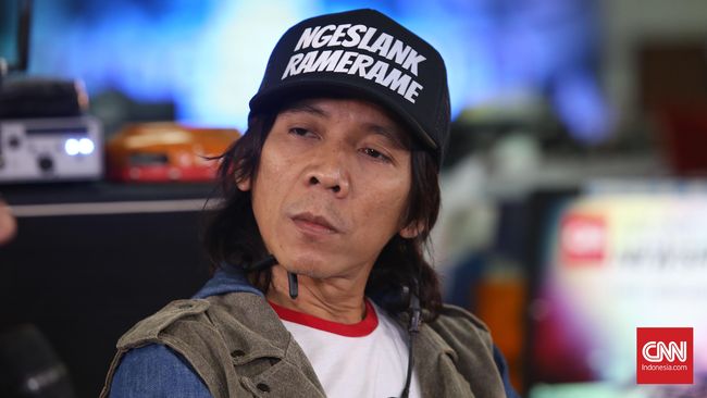 Bimbim desak promotor segera proses refund tiket penonton konser Slank yang batal. Konser Slank batal diselenggarakan di empat kota.