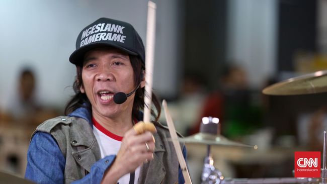 Drummer Slank, Bimbim mengungkap PR buat mereka dalam mengemas ulang lagu 'Catatan Si Boy' dengan aransemen khas band tersebut.