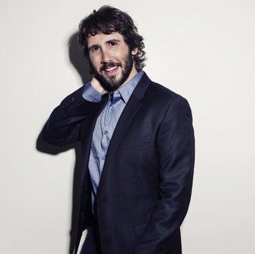 Josh Groban Tak Sabar Duet dengan Raisa dalam Konser 'Gems World Tour 2026'
