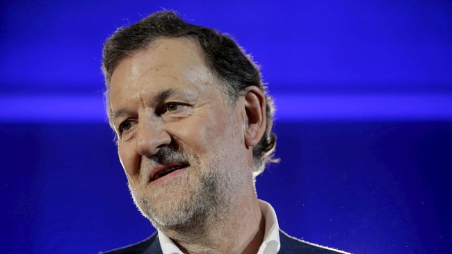 Perdana Menteri Spanyol Mariano Rajoy mendapatkan pukulan tepat di wajah dari seorang pemuda dalam sebuah kampanye di wilayah Galacia, Rabu (16/12).