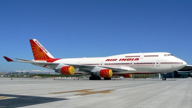 Penumpang pesawat Air India dievakuasi menggunakan peluncur darurat di bandar udara internasional utama di Bangkok menyusul adanya ancaman bom.
