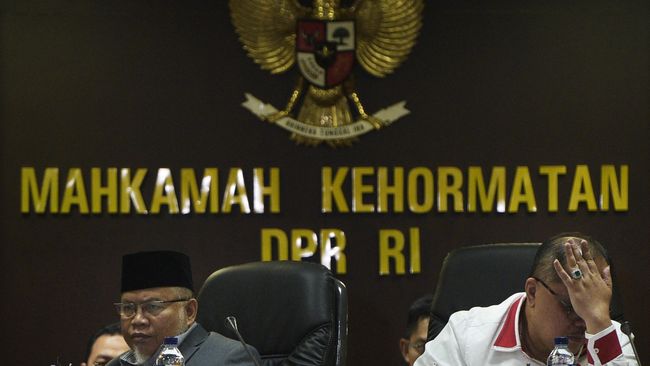 Berkat UU MD3, PKS Dapat Jatah Kursi Wakil Ketua MKD PKS mendapat jatah kursi wakil ketua MKD berkat UU MD3 yang sudah berlaku. Sebelumnya posisi itu diisi oleh Gerindra atas pencopotan kader PKS Surahman di MKD.