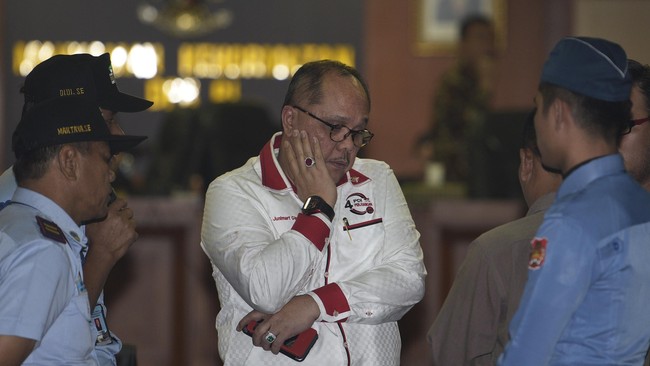 Anggota Fraksi PDIP di DPR, Junimart Girsang membela koleganya sekaligus Ketua DPR Puan Maharani yang dilaporkan ke Mahkamah Kehormatan Dewan (MKD).