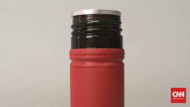 Duit koin biasanya dijadikan alat tukar. Tapi kalau diletakkan di mulut botol, koin bisa melompat, seperti menari. Kok bisa?