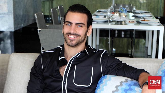Model sekaligus aktor tuna rungu Nyle DiMarco yakin dirinya merasakan gejala Covid-19, namun memilih mengisolasi diri demi pasien lainnya.