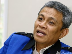 Pasar Modal, Krisis Politik Ekonomi dan Kebijakan