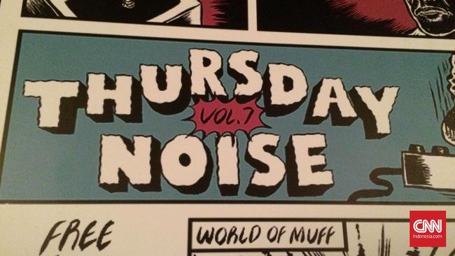 Muda mudi larut dalam kebisingan tanpa henti dan tanpa keyboard di acara Thursday Noise di sudut Kemang, Jakarta, tadi malam.
