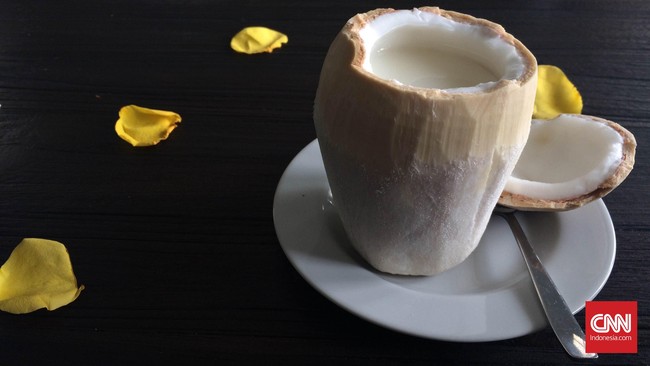 6 Manfaat Minum Air Kelapa di Pagi Hari Dengan kandungan potasiumnya yang tinggi, air kelapa memiliki banyak manfaat. Tak hanya untuk meredam sakit kepala, tapi juga kekebalan tubuh.