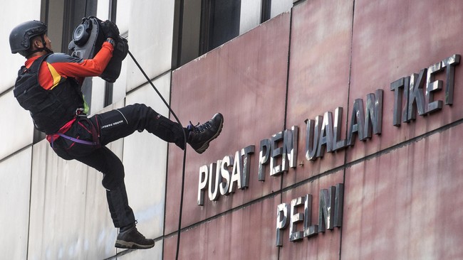 TNI mengerahkan pasukan Detasemen Jalamangkara, Satuan Komando Pasukan Katak, dan Batalyon Intai Amfibi. Mereka berlatih operasi klandestin dan kontraintelijen.