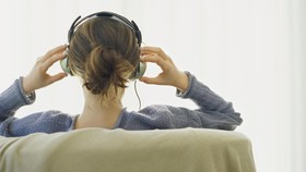 Streaming Musik: Solusi Pembajakan atau Pembunuh Album Fisik?