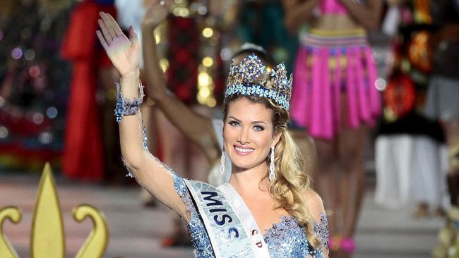 Mireia Lalaguna Royo, Miss World 2015 asal Spanyol ternyata sempat diduga terlibat kasus pemalsuan usia saat mengikuti kompetisi Miss World Spain.